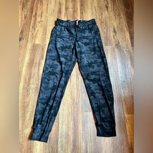 CRZ YOGA Black Camo Women's Joggers size M (8/10)